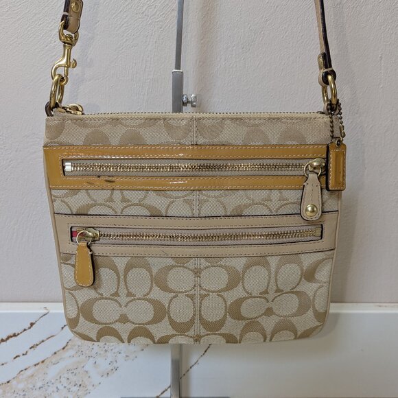 Coach Handbags - Coach crossbody, front zip pockets, jacquard & leather.